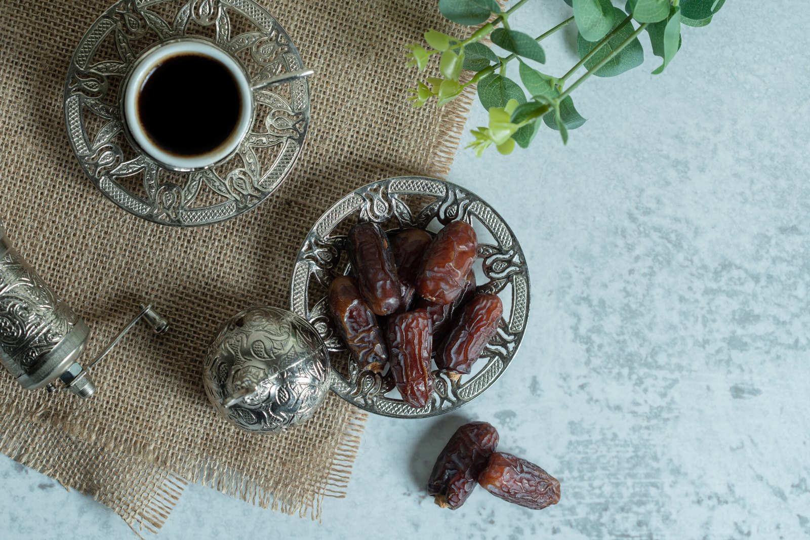 Café noir et dattes : un petit-déjeuner simple et rassasiant