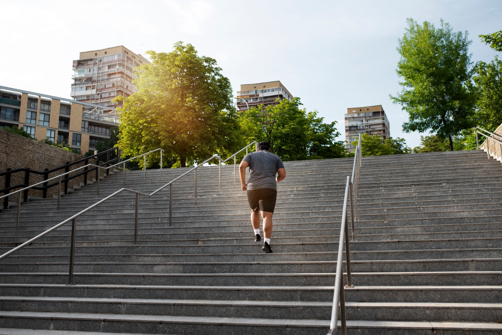Monter des escaliers en ville : l'activité du quotidien pèse plus qu'une séance isolée