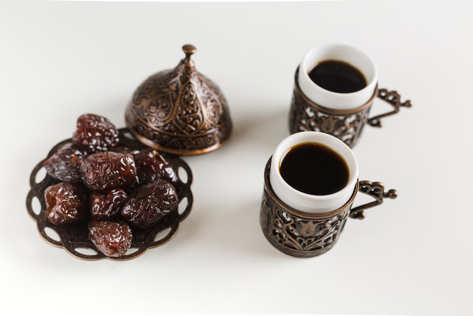 Quelques dattes et un café noir sans lait, servis avant l’aube
